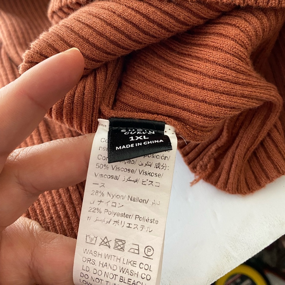 SHEIN Curve 1XL Rust Brown Ribbed Knit Cutout Twist Front Sweater Top - Picture 4 of 4